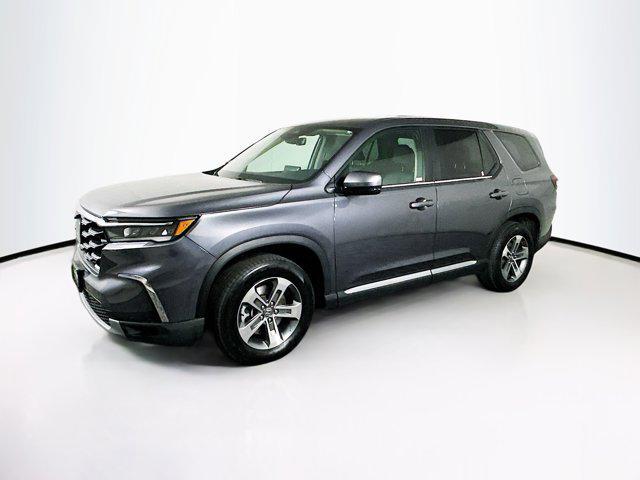used 2025 Honda Pilot car, priced at $41,987