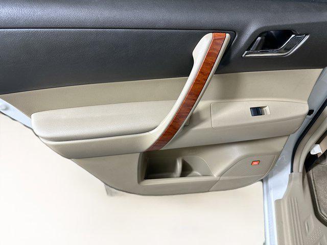 used 2009 Toyota Highlander car, priced at $7,987