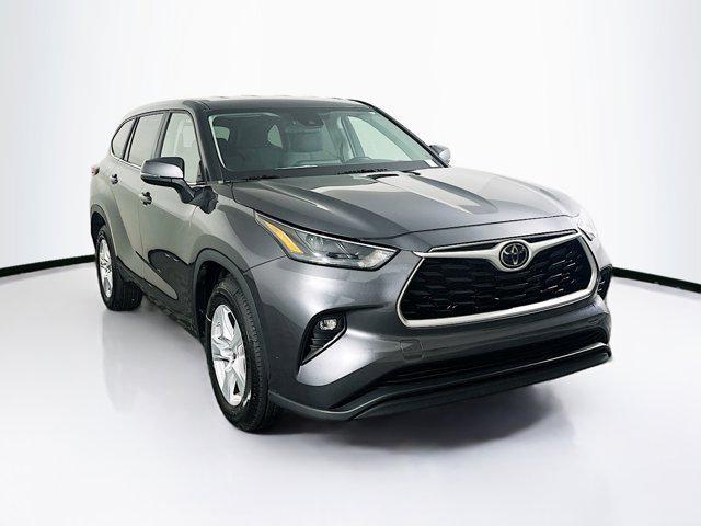 used 2023 Toyota Highlander car, priced at $27,987