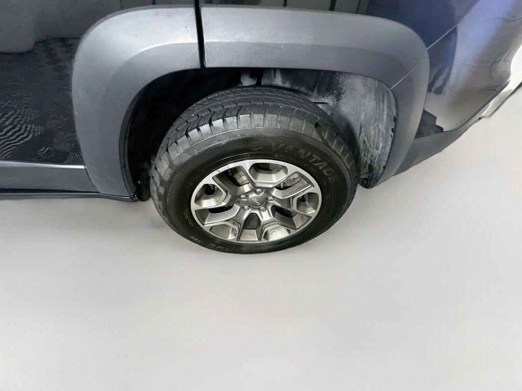 used 2020 Jeep Cherokee car, priced at $9,122