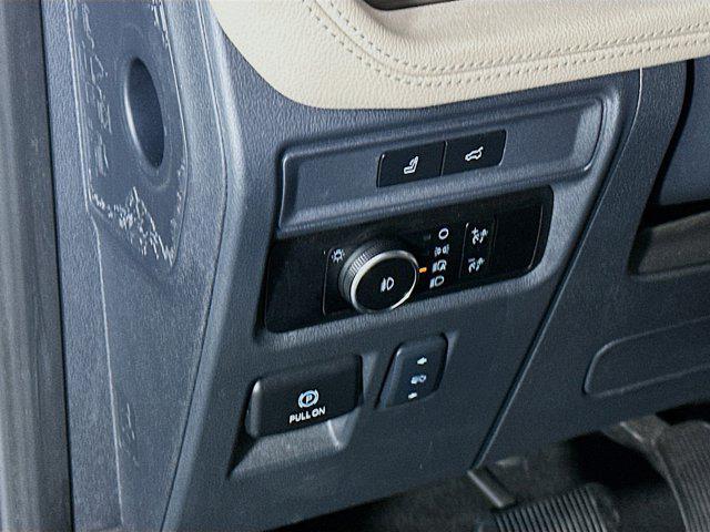 used 2024 Ford Expedition car, priced at $42,496