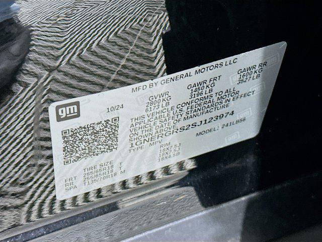 used 2025 Chevrolet Traverse car, priced at $33,987