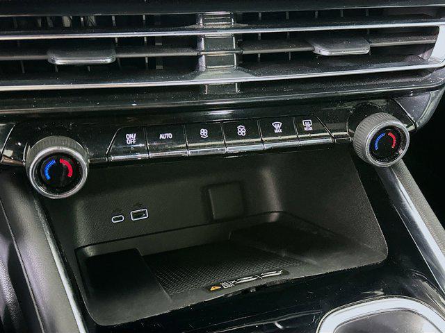 used 2025 Chevrolet Traverse car, priced at $33,987