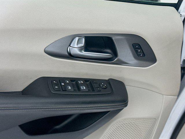 used 2024 Chrysler Pacifica car, priced at $28,597