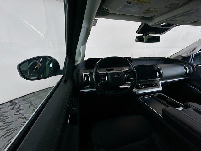 used 2025 Ford Expedition car, priced at $59,996