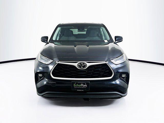 used 2024 Toyota Highlander car, priced at $31,987