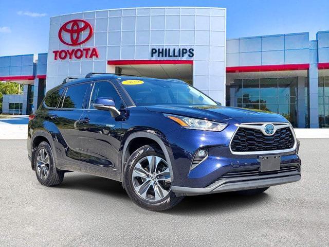 used 2020 Toyota Highlander Hybrid car, priced at $25,678