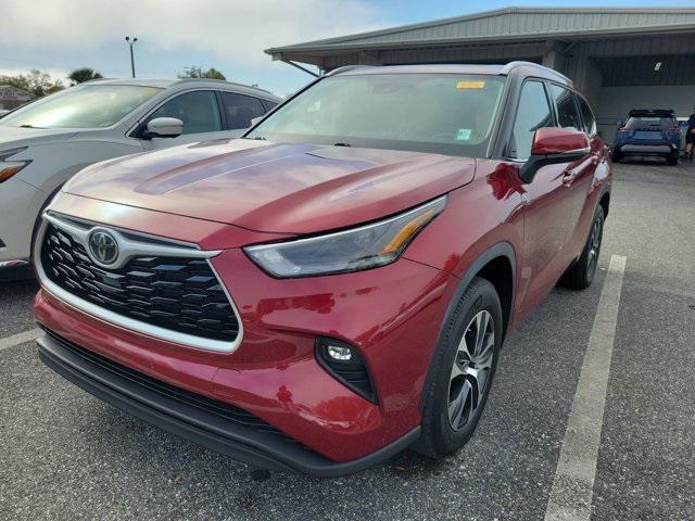 used 2022 Toyota Highlander car, priced at $32,999