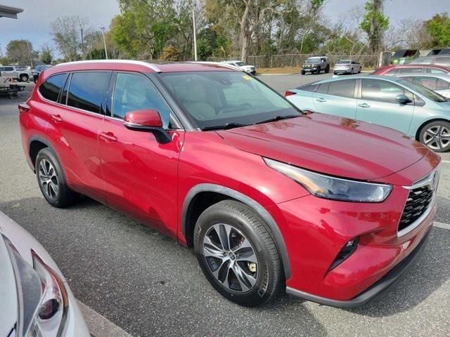 used 2022 Toyota Highlander car, priced at $32,999