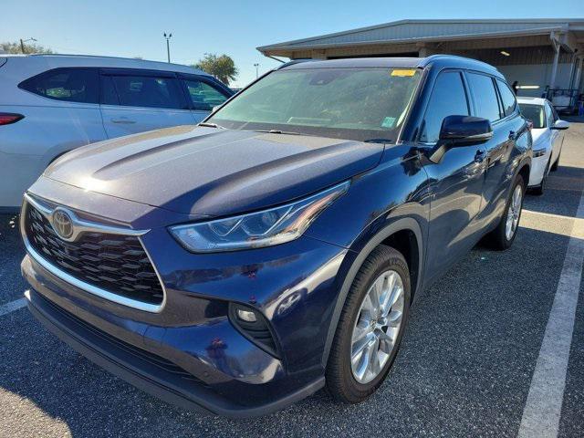 used 2020 Toyota Highlander car, priced at $25,999