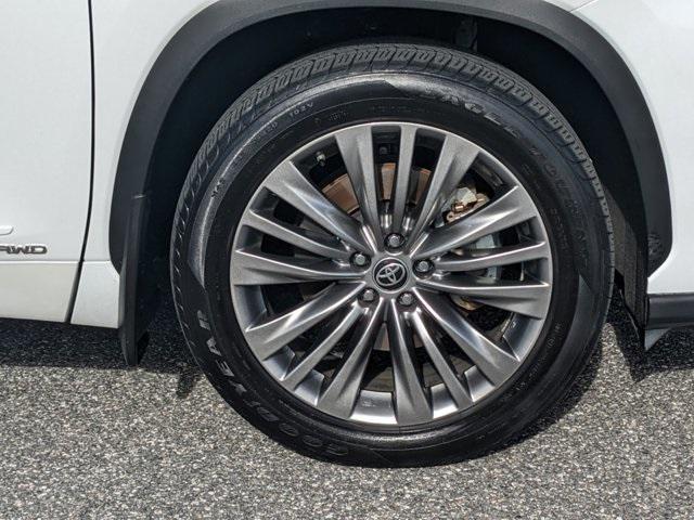 used 2022 Toyota Highlander Hybrid car