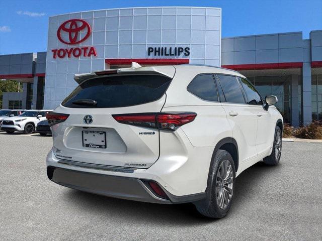 used 2022 Toyota Highlander Hybrid car