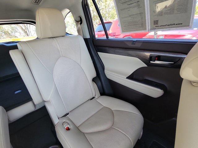 used 2020 Toyota Highlander car, priced at $26,994