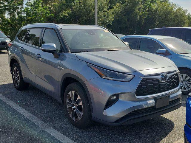 used 2021 Toyota Highlander car, priced at $32,999