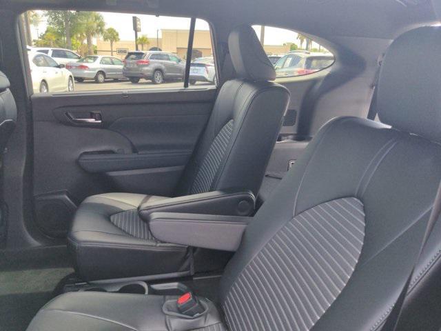 used 2022 Toyota Highlander car, priced at $32,985