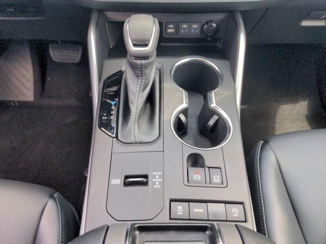 used 2022 Toyota Highlander car, priced at $32,985