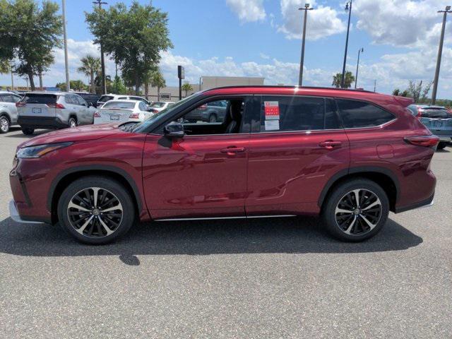 used 2022 Toyota Highlander car, priced at $32,985