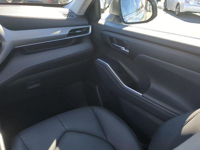 used 2020 Toyota Highlander Hybrid car, priced at $29,835