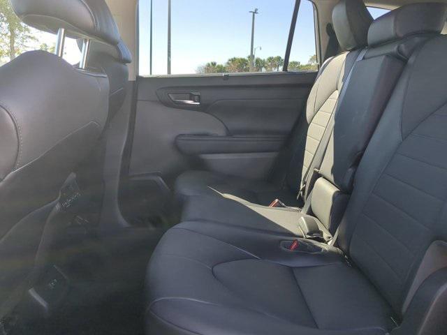 used 2020 Toyota Highlander Hybrid car, priced at $29,835