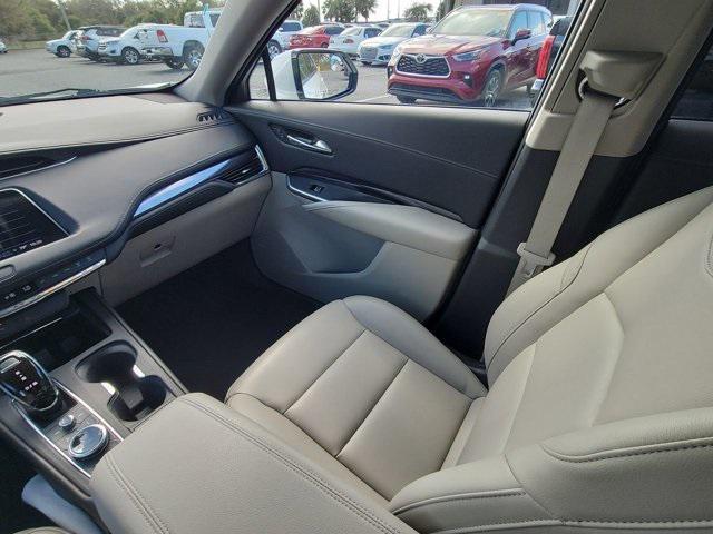 used 2022 Cadillac XT4 car, priced at $22,999