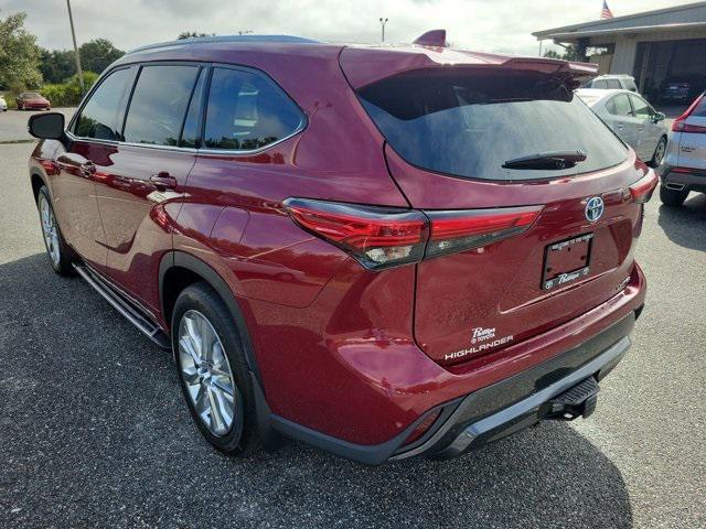 used 2022 Toyota Highlander Hybrid car, priced at $36,995