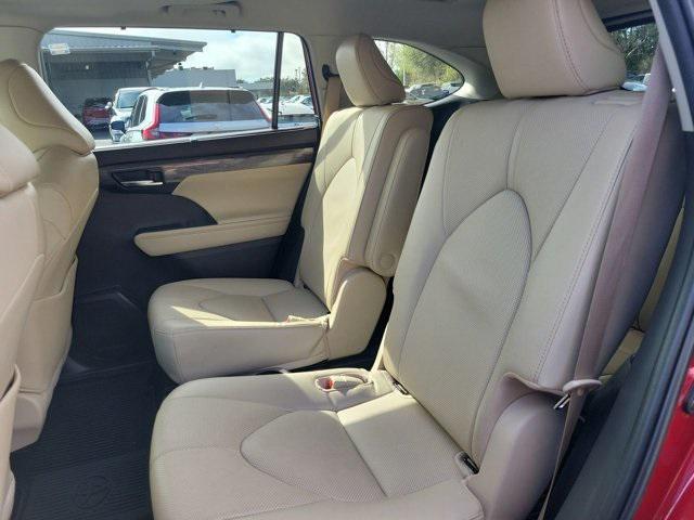 used 2022 Toyota Highlander Hybrid car, priced at $36,995