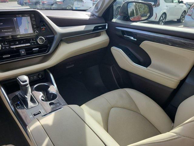 used 2022 Toyota Highlander Hybrid car, priced at $36,995