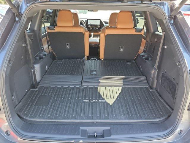 used 2024 Toyota Highlander Hybrid car, priced at $49,599