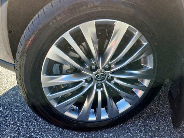 used 2024 Toyota Highlander Hybrid car, priced at $49,599