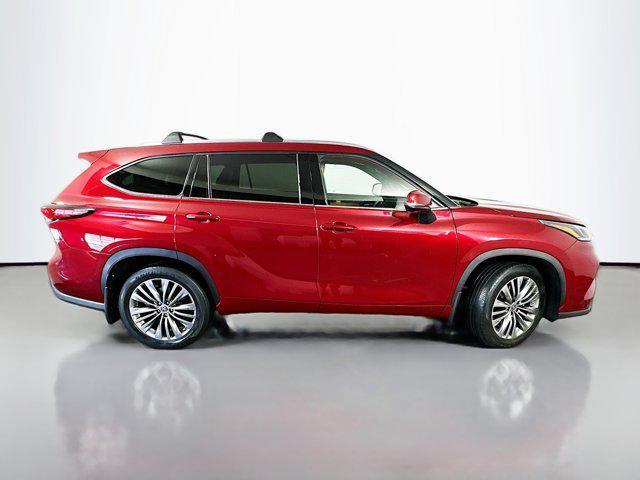 used 2020 Toyota Highlander car, priced at $35,841