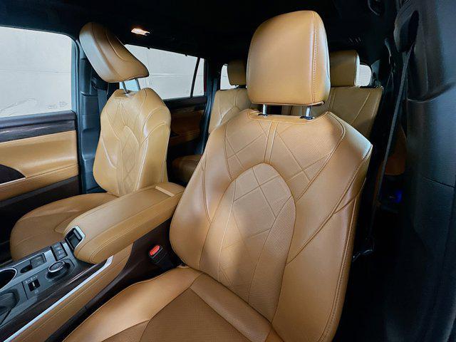 used 2020 Toyota Highlander car, priced at $35,841