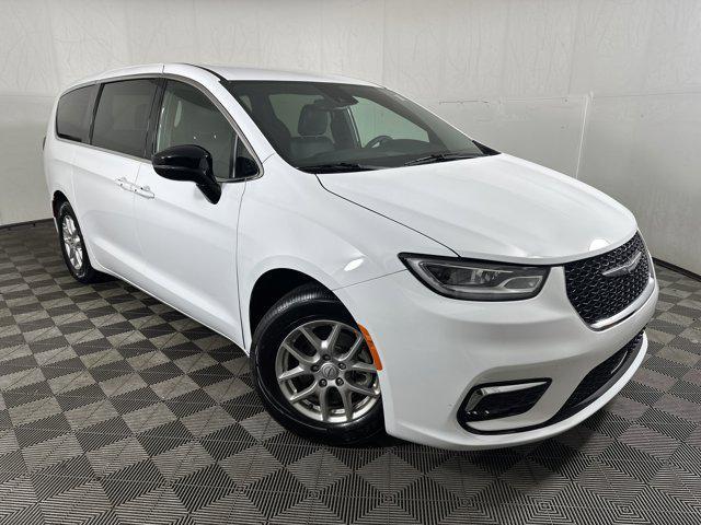 used 2026 Chrysler Pacifica car, priced at $35,453