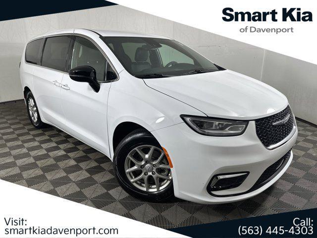 used 2026 Chrysler Pacifica car, priced at $34,872