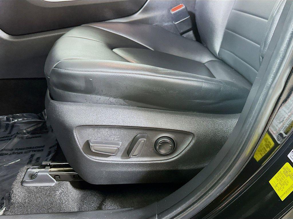 used 2024 Toyota Highlander car, priced at $44,113