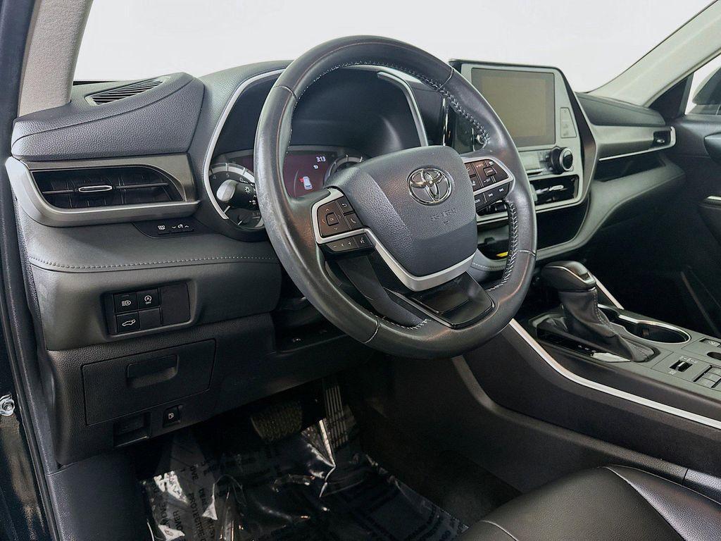 used 2024 Toyota Highlander car, priced at $44,113