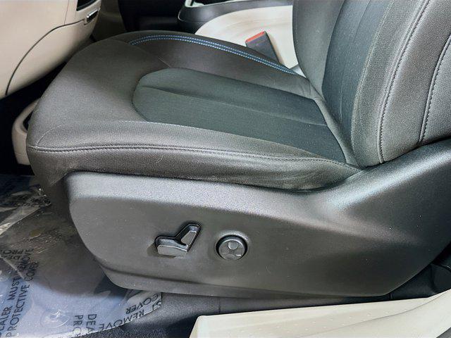 used 2021 Chrysler Pacifica car, priced at $20,999