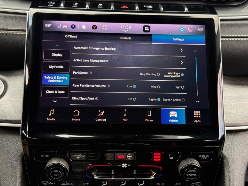 used 2023 Jeep Grand Cherokee car, priced at $29,246