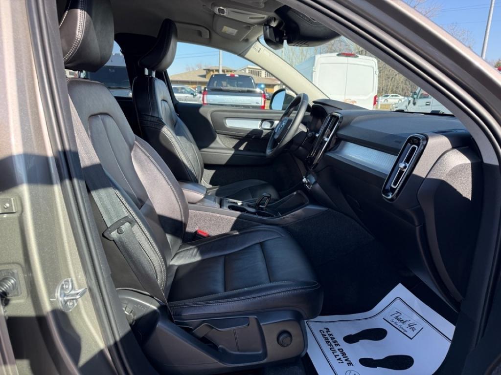 used 2022 Volvo XC40 car, priced at $20,880