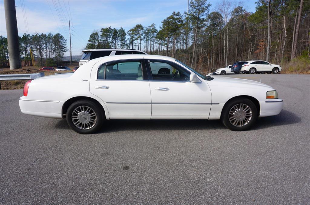 used 2009 Lincoln Town Car car, priced at $10,750