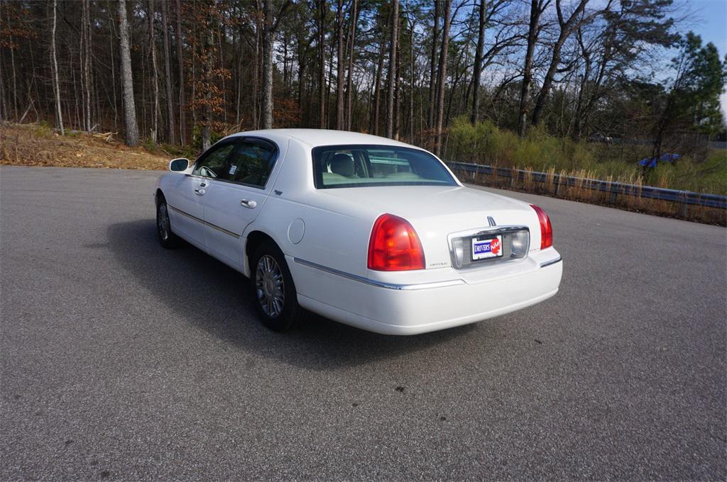 used 2009 Lincoln Town Car car, priced at $10,750