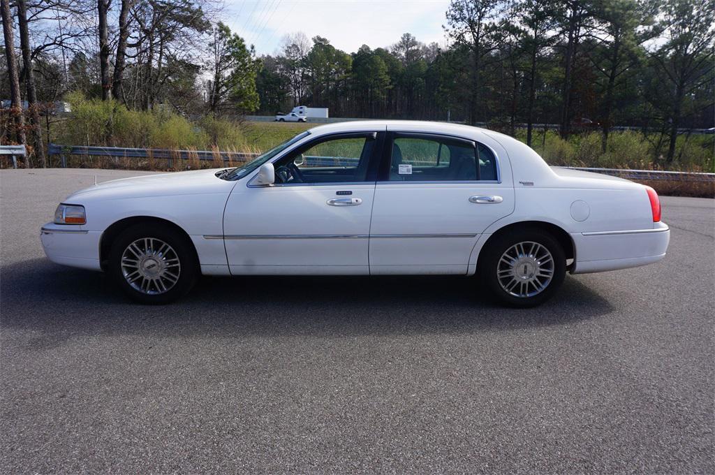 used 2009 Lincoln Town Car car, priced at $10,750