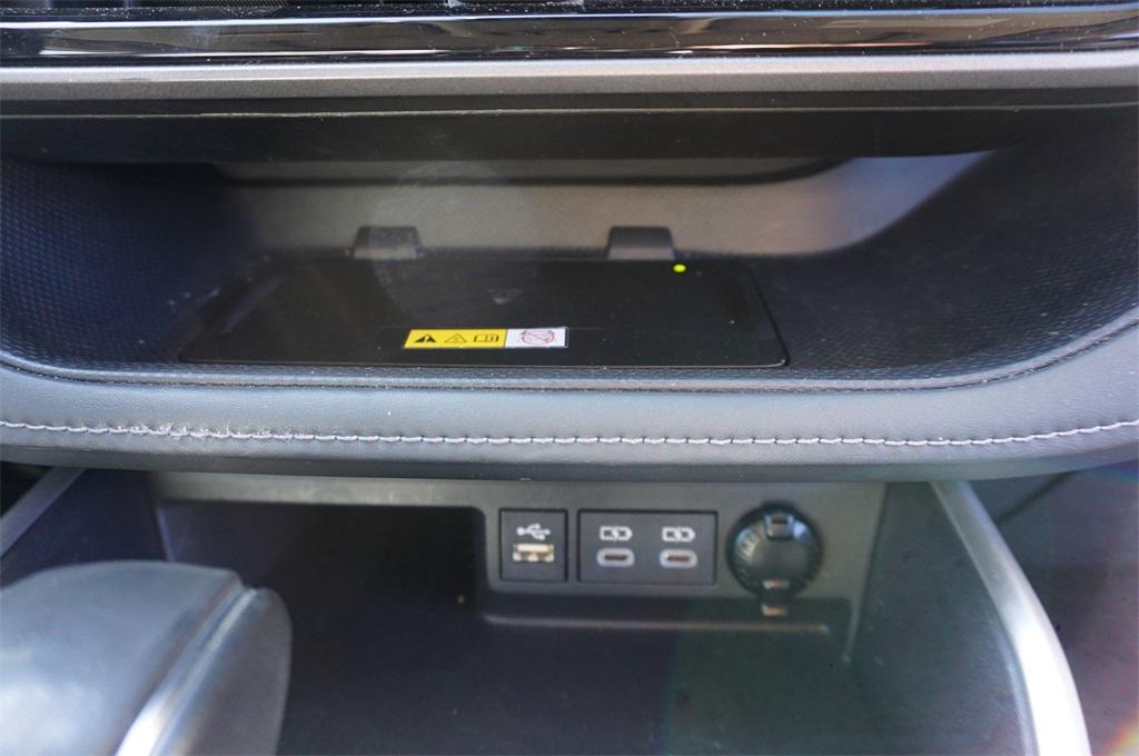 used 2023 Toyota Highlander car, priced at $33,500