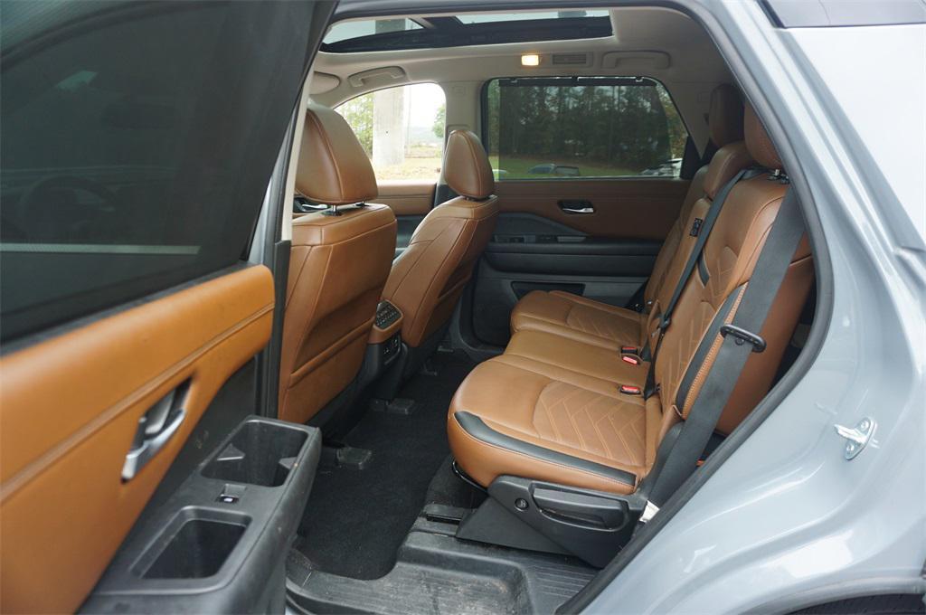 2022 Boulder Gray Pearl Nissan Pathfinder
