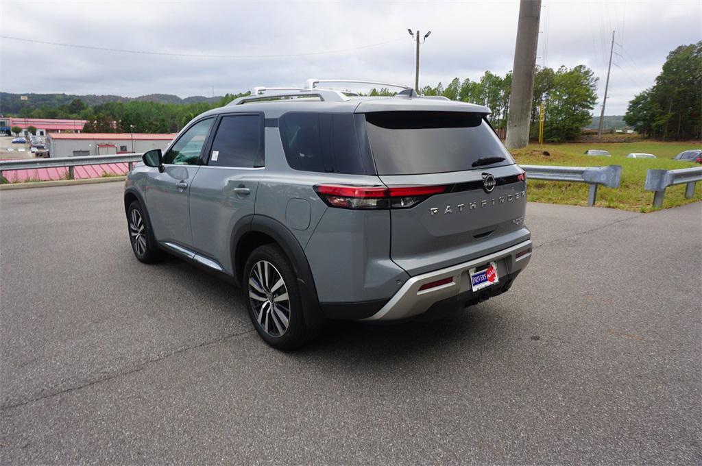 2022 Boulder Gray Pearl Nissan Pathfinder