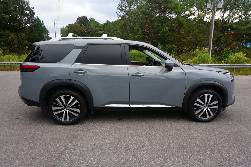 2022 Boulder Gray Pearl Nissan Pathfinder