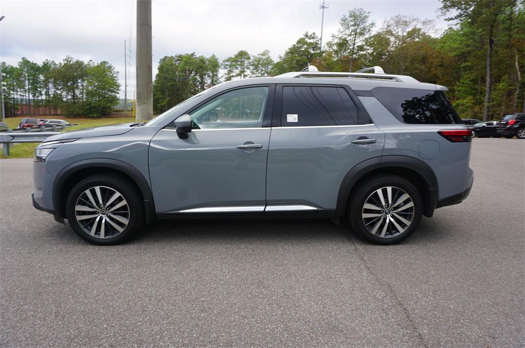 2022 Boulder Gray Pearl Nissan Pathfinder