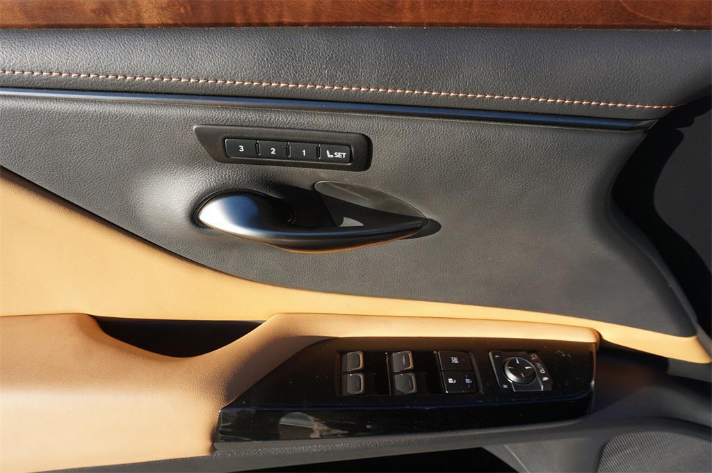 used 2022 Lexus ES 350 car, priced at $36,500