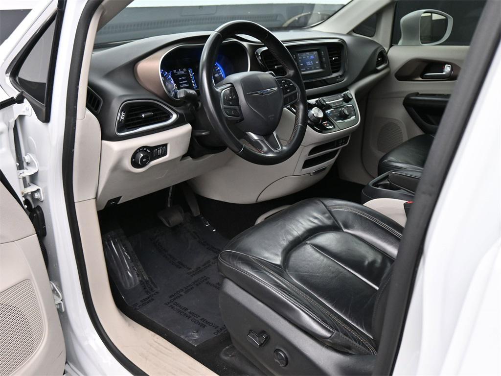 used 2017 Chrysler Pacifica car, priced at $11,250