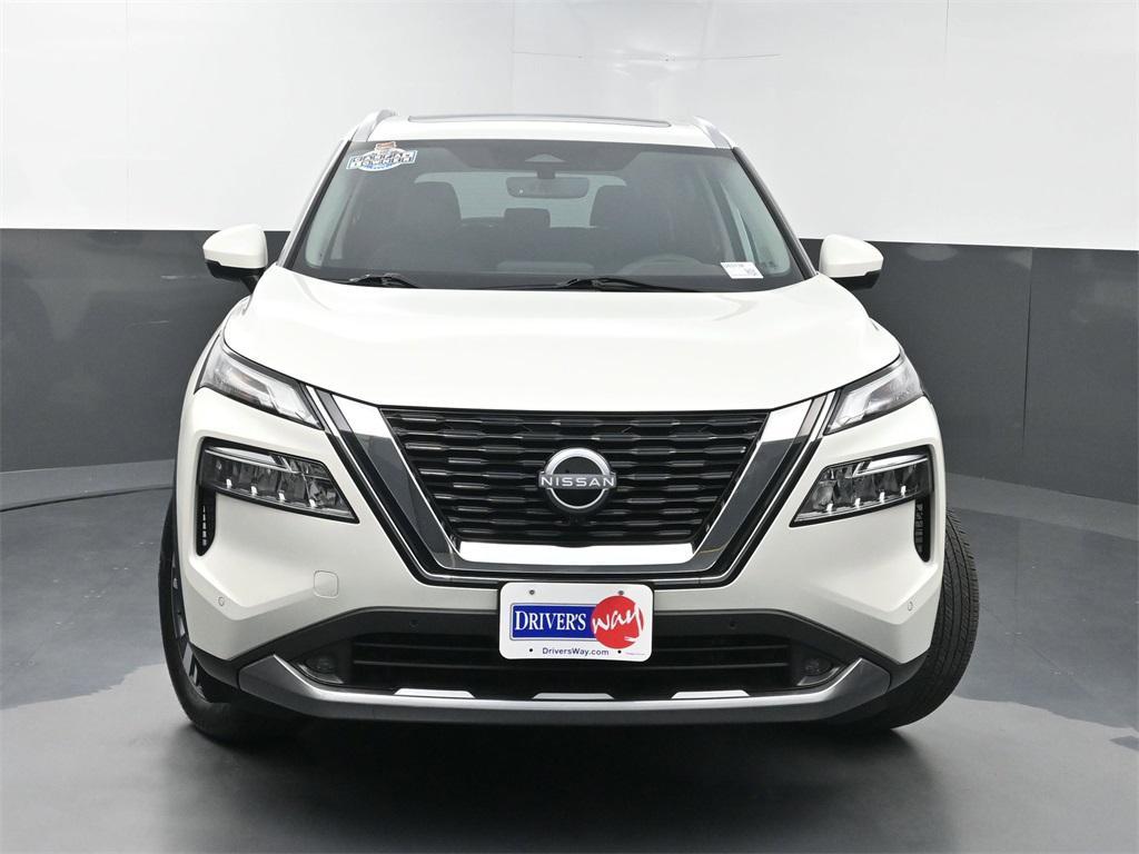2022 Pearl White Tricoat Nissan Rogue