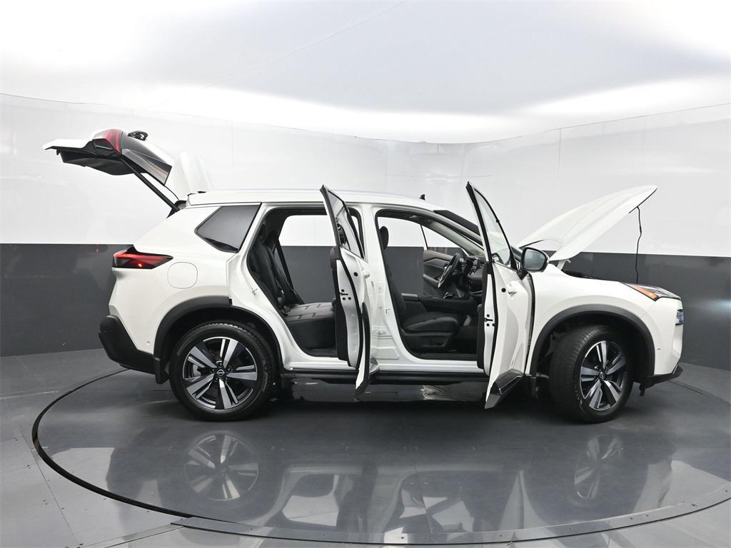 2022 Pearl White Tricoat Nissan Rogue
